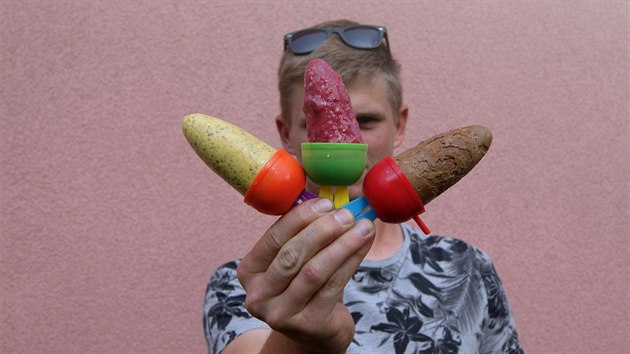 Příprava domácích nanuků zabere jen pár minut. Příprava domácích nanuků zabere jen pár minut.