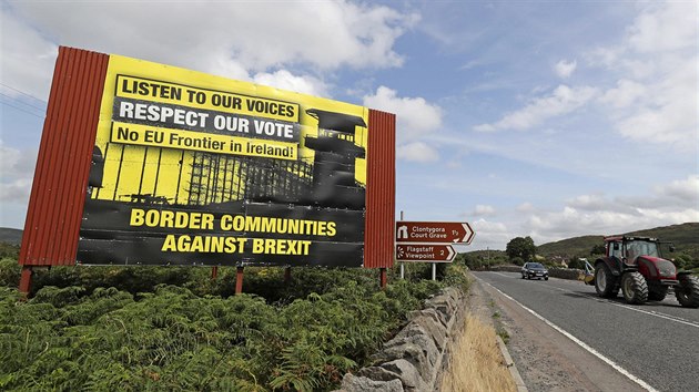 Billboardy proti brexitu na pomez Irska a Severnho Irska (18. ervence 2018)