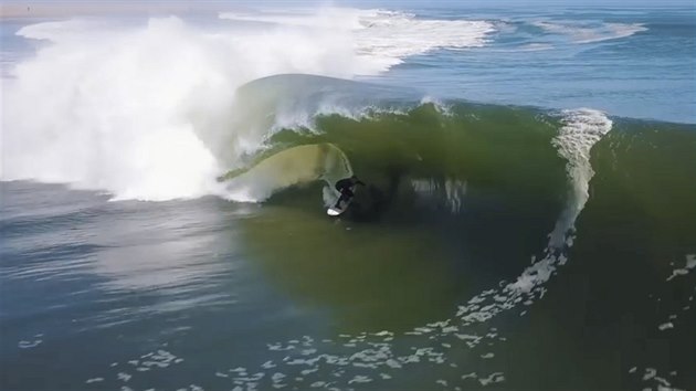 Surfa Koa Smith chytil u Namibie perfektn vlnu. Svezl se na n neuvitelnch 120 sekund.