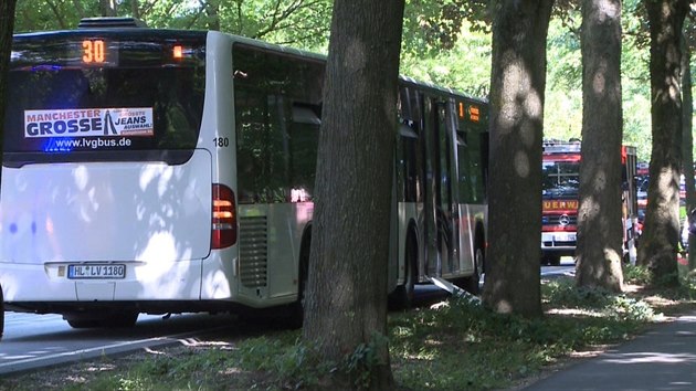 V Lbecku na severu Nmecka napadl tonk noem cestujc v autobusu (20. ervence 2018)