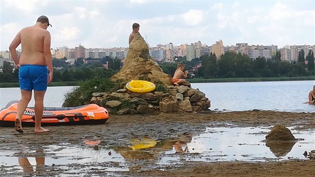 Sucho v Plzni odhalilo ostrov uprosted Bolevku.