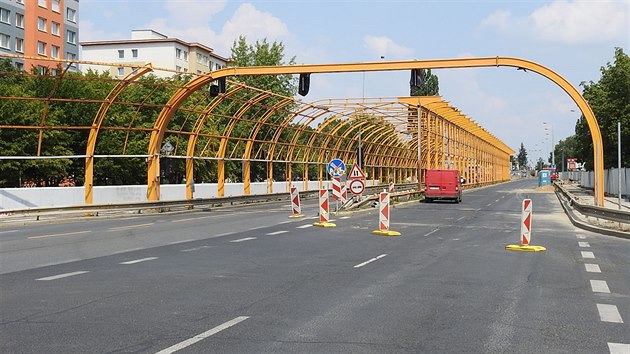 V praskch epch demoluj protihlukovou stnu. Nahradit ji m nov (25.7.2018)