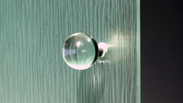 Kovn Crystal Glass tvo harmonick celek spojujc tradici eskho sklstv s modernm funknm designem.