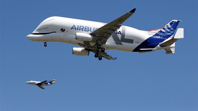 Nový airbus Beluga XL poprvé vzlétl z letit v Toulouse