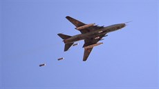Syrský Su-22 při útocích na pozice islamistů na předměstí Damašku (24. dubna... Syrský Su-22 při útocích na pozice islamistů na předměstí Damašku (24. dubna...