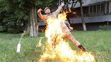 Před ministerstvem obrany v Kyjevě se zapálil bojovník dobrovolnického praporu... Před ministerstvem obrany v Kyjevě se zapálil bojovník dobrovolnického praporu...