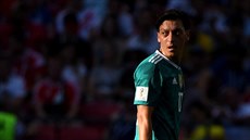 Německý fotbalista Mesut Özil během zápasu s Jižní Korejí na mistrovství světa... Německý fotbalista Mesut Özil během zápasu s Jižní Korejí na mistrovství světa...