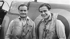 Geoffrey Wellum, nejmladší pilot stíhačky Spitfire z bitvy o Británii (vpravo)... Geoffrey Wellum, nejmladší pilot stíhačky Spitfire z bitvy o Británii (vpravo)...