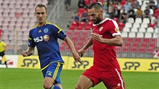 Odejde? Jihlavský fotbalista Jiří Klíma (vlevo) možná v brzké době doplní v... Odejde? Jihlavský fotbalista Jiří Klíma (vlevo) možná v brzké době doplní v...