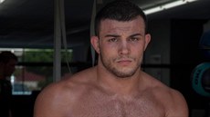 Jednoruký zápasník MMA Nick Newell. Jednoruký zápasník MMA Nick Newell.
