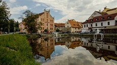 Původní koryto řeky Vltavy je dnes známé jako slepé rameno Malše. V minulosti... Původní koryto řeky Vltavy je dnes známé jako slepé rameno Malše. V minulosti...