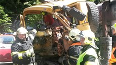 Při střetu řidič nákladního vozidla utrpěl zranění, se kterým byl letecky... Při střetu řidič nákladního vozidla utrpěl zranění, se kterým byl letecky...