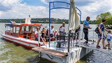 Kromě klasického převozu je možná i okružní plavba po Munickém rybníku. Kromě klasického převozu je možná i okružní plavba po Munickém rybníku.