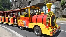 V Hřensku začal jezdit turistický vláček - Hřenský expres. V Hřensku začal jezdit turistický vláček - Hřenský expres.