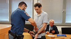 Martin Chlouba obžalovaný z vraždy čtrnáctileté dívky a pokusu o vraždu její o... Martin Chlouba obžalovaný z vraždy čtrnáctileté dívky a pokusu o vraždu její o...