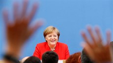 Německá kancléřka Angela Merkelová odpovídá na dotazy novinářů při své tradiční... Německá kancléřka Angela Merkelová odpovídá na dotazy novinářů při své tradiční...