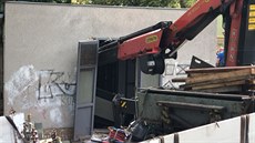 V obci Smečno na Kladensku zavalila pracovníka energetické firmy trafostanice.... V obci Smečno na Kladensku zavalila pracovníka energetické firmy trafostanice....