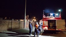 Hasiči u požáru dřevařského závodu v Libčanech (23.7.2018). Hasiči u požáru dřevařského závodu v Libčanech (23.7.2018).