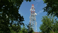 Kovová rozhledna je součástí vysílače na vrcholu Doubrava mezi Vizovicemi a... Kovová rozhledna je součástí vysílače na vrcholu Doubrava mezi Vizovicemi a...