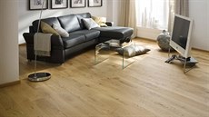 Podlahy 1Floor Forte výrazně odolné vůči vlhkosti díky voskovému oleji,... Podlahy 1Floor Forte výrazně odolné vůči vlhkosti díky voskovému oleji,...