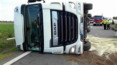Na obchvatu Olomouce havaroval kamion, převrácená souprava silnici dočasně... Na obchvatu Olomouce havaroval kamion, převrácená souprava silnici dočasně...