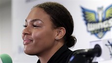 Liz Cambageová z Dallasu hovoří o svém rekordním výkonu v WNBA - 53 bodech. Liz Cambageová z Dallasu hovoří o svém rekordním výkonu v WNBA - 53 bodech.