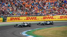 VOLNÁ CESTA K VÍTĚZSTVÍ. Lewis Hamilton (vpředu) ve Velké ceně Německa věděl,... VOLNÁ CESTA K VÍTĚZSTVÍ. Lewis Hamilton (vpředu) ve Velké ceně Německa věděl,...