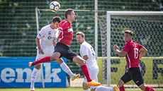 Momentka z utkání druhé ligy mezi Chrudimí (červená) a Ústím nad Labem Momentka z utkání druhé ligy mezi Chrudimí (červená) a Ústím nad Labem