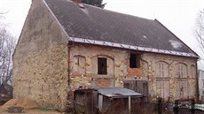 Sýpka z poloviny 19. století se pomalu rozpadala. Sýpka z poloviny 19. století se pomalu rozpadala.
