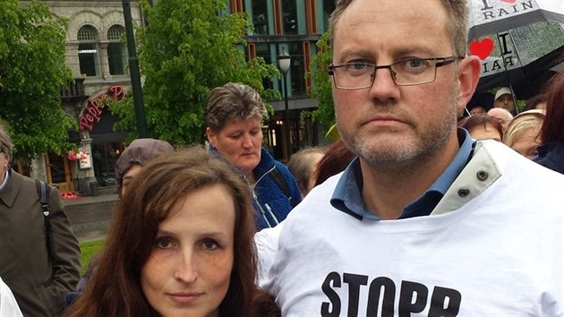 Tor Age Berglid s Evou Michalkovou na demonstraci v Norsku.