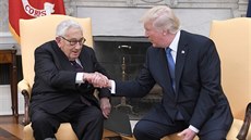 Prezident Donald Trump se setkal s bývalým šéfem americké diplomacie Henrym... Prezident Donald Trump se setkal s bývalým šéfem americké diplomacie Henrym...