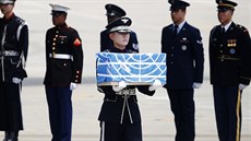 Severní Korea předala USA část ostatků vojáků padlých v Korejské válce (27.... Severní Korea předala USA část ostatků vojáků padlých v Korejské válce (27....