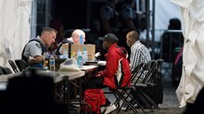 Kanadská policie eviduje migranty na kanadsko-amerických hranicích. Kanadská policie eviduje migranty na kanadsko-amerických hranicích.