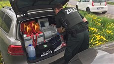 Spektrometr nedávno použili i němečtí celníci ze Žitavy, kteří pomáhali při... Spektrometr nedávno použili i němečtí celníci ze Žitavy, kteří pomáhali při...