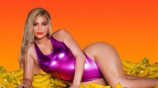 Kylie v kampani na letní adu vlastní kosmetiky Kylie Cosmetics v roce 2018