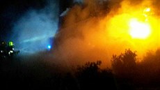 Hasiči čtyři dny likvidovali požár stohu u Hevlína, který vzplál po úderu... Hasiči čtyři dny likvidovali požár stohu u Hevlína, který vzplál po úderu...