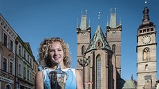 Kateřina Siniaková s trofejí, kterou na začátku července společně s Barborou... Kateřina Siniaková s trofejí, kterou na začátku července společně s Barborou...