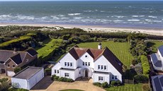 Wittering House stojí v obci West Wittering v anglickém Západním Sussexu.... Wittering House stojí v obci West Wittering v anglickém Západním Sussexu....