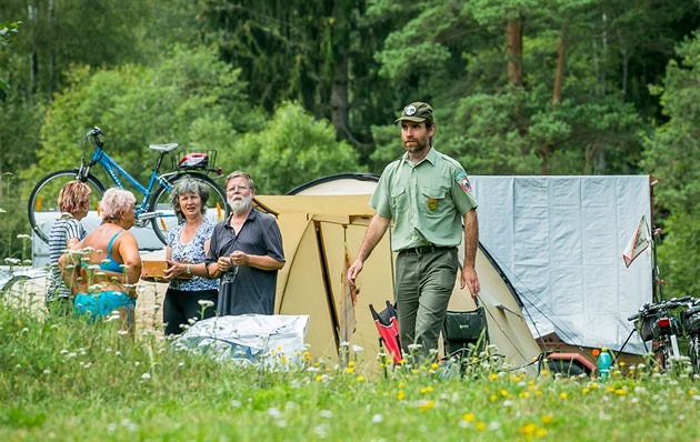 Stráci pírody NP umava hlídkují i mezi kempai u Soumarského mostu. Na...