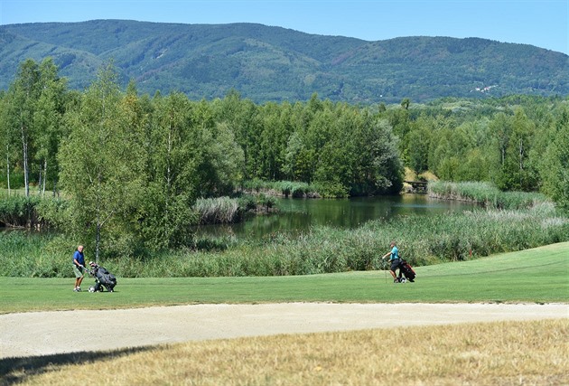 Golfové hit s vodní plochou ve Veboicích.