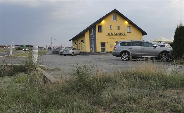 Restaurace a penzion Na Louce leí v Novém Veselí pímo u silnice spojující...