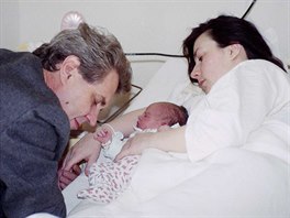 Milo Zeman s manelkou Ivanou a dvoudenní dcerou Kateinou, která se narodila...