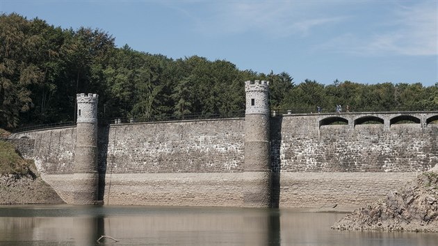 Tm vyschl pehrada Paov na ece Doubrav (7. srpna 2018)