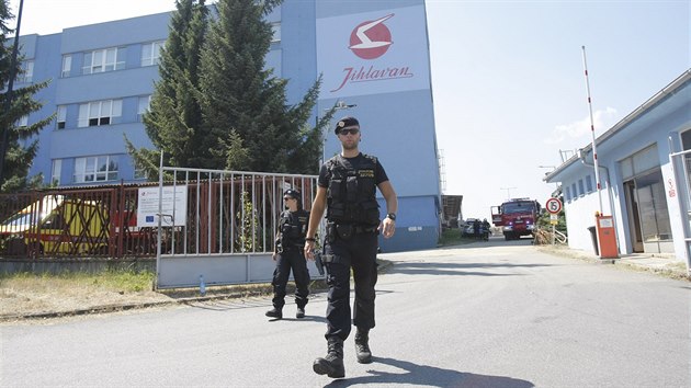 U poru v jihlavsk spolenosti Jihlavan zasahovalo osmnct jednotek hasi, policie i nkolik sanitnch voz. Devt lid bylo zranno a skonilo v pi zdravotnk.