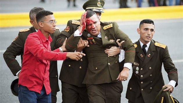 Pobl msta projevu venezuelskho prezidenta Nicolse Madura explodovala vbun zazen. Zranno bylo sedm len Nrodn gardy. (5.8.2018)