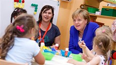 Německá kancléřka Angela Merkelová na návštěvě v jedné z mateřských škol... Německá kancléřka Angela Merkelová na návštěvě v jedné z mateřských škol...