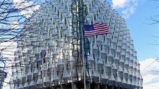 Nová budova ambasády Spojených s tátů v Londýně, která stála miliardu dolarů. Nová budova ambasády Spojených s tátů v Londýně, která stála miliardu dolarů.