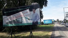 Silnice a chodníky v Pardubicích už nyní lemují billboardy, které mají... Silnice a chodníky v Pardubicích už nyní lemují billboardy, které mají...