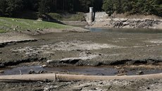 Téměř vyschlá přehrada Pařížov na řece Doubravě. (7.8.2018) Téměř vyschlá přehrada Pařížov na řece Doubravě. (7.8.2018)