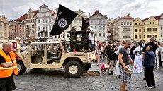 Policie ukončila akci odpůrců islámu na Staroměstském náměstí. Zinscenovaná... Policie ukončila akci odpůrců islámu na Staroměstském náměstí. Zinscenovaná...
